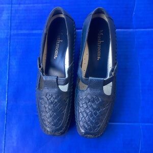 Mushrooms Women's Navy Loafers, size 8